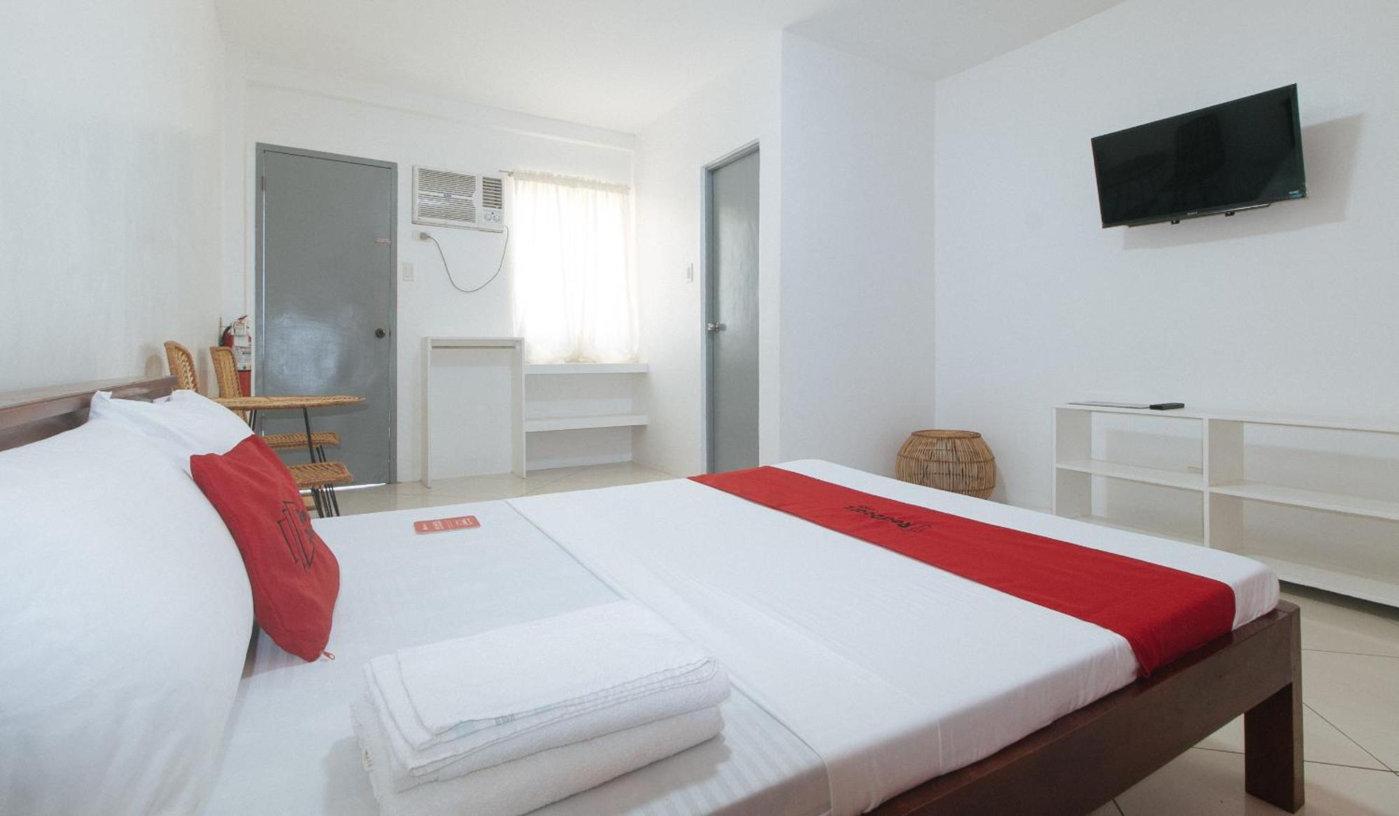 Reddoorz At Fat J Apartelle Mactan 宿务 外观 照片