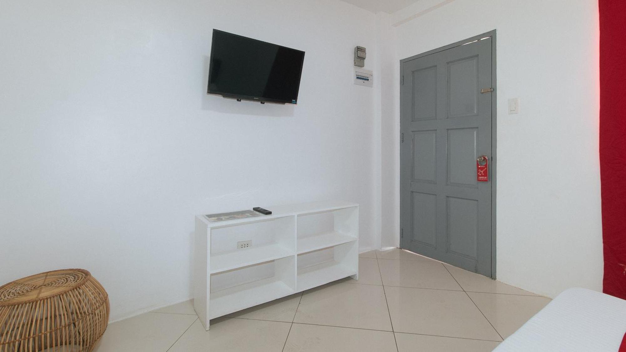 Reddoorz At Fat J Apartelle Mactan 宿务 外观 照片