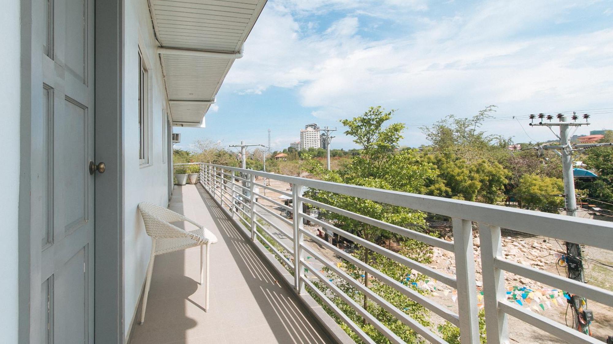 Reddoorz At Fat J Apartelle Mactan 宿务 外观 照片
