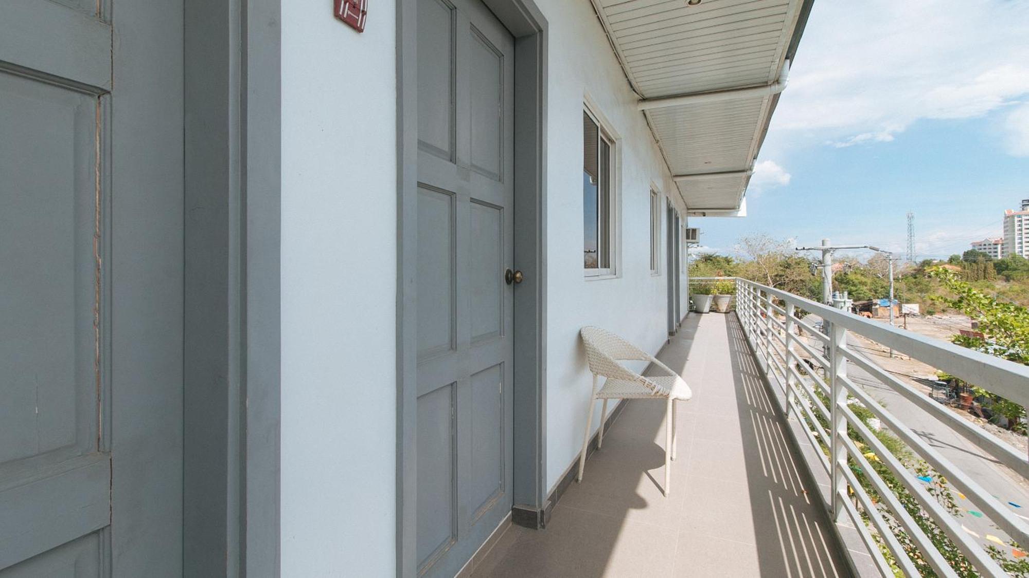 Reddoorz At Fat J Apartelle Mactan 宿务 外观 照片