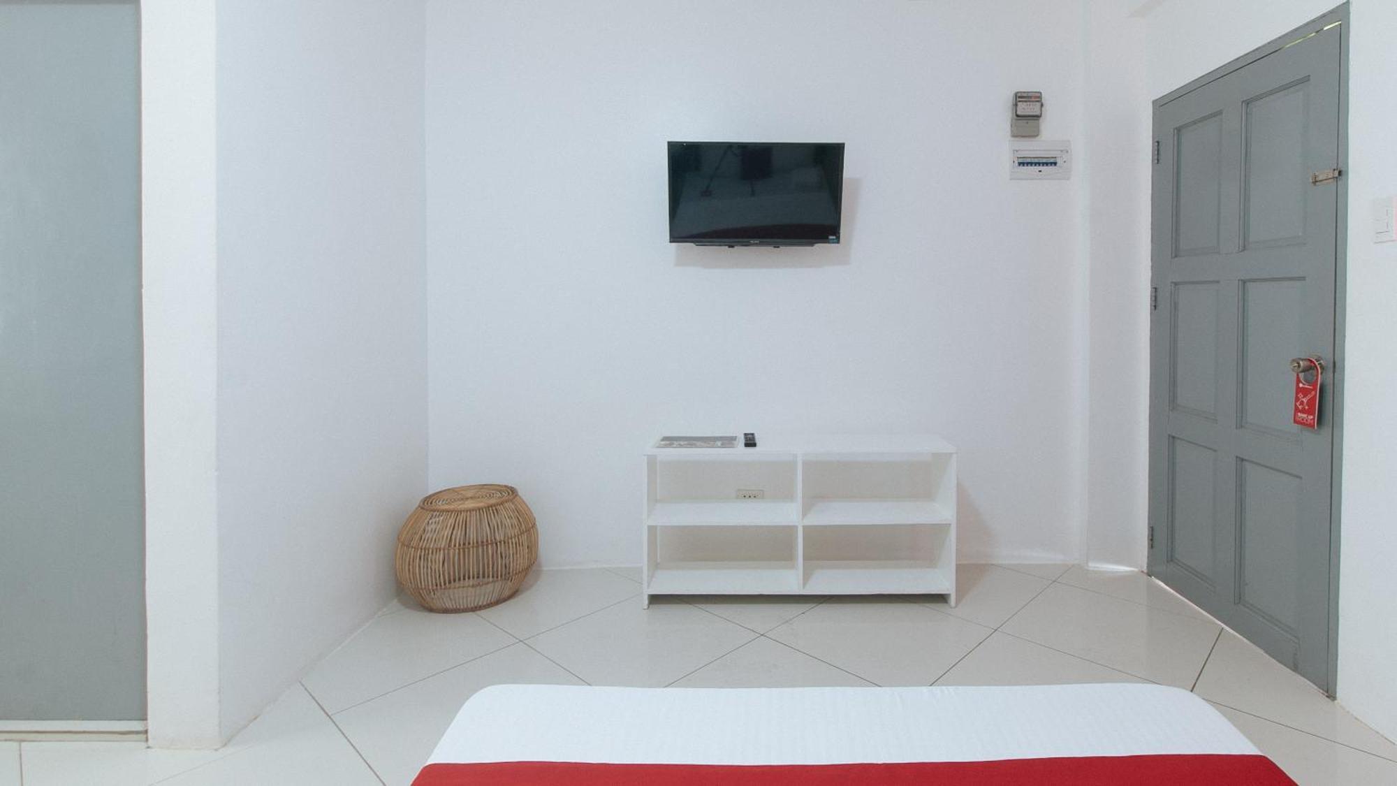 Reddoorz At Fat J Apartelle Mactan 宿务 外观 照片