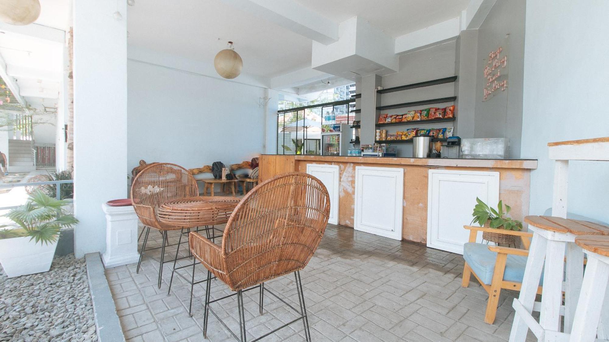 Reddoorz At Fat J Apartelle Mactan 宿务 外观 照片